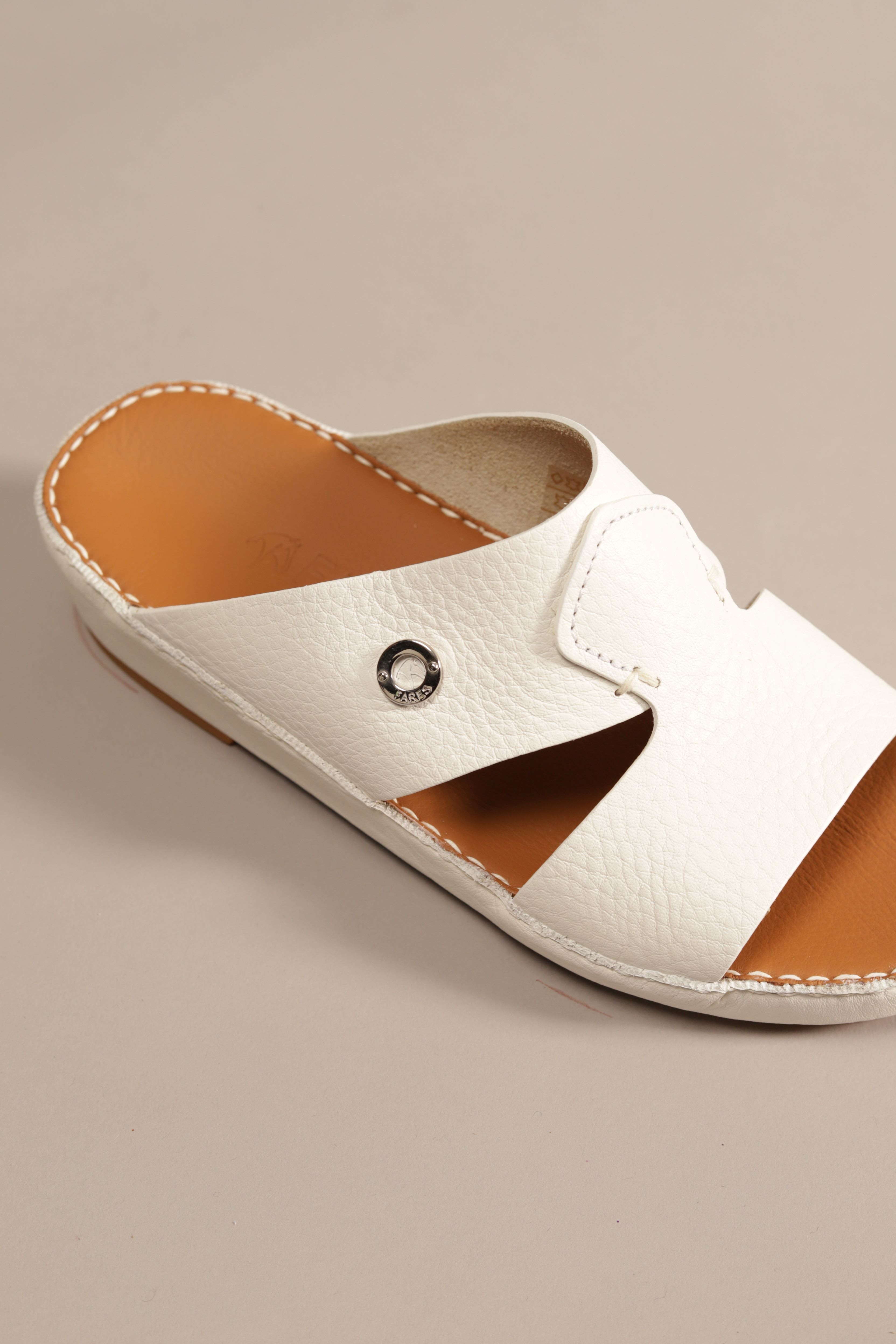 F 3190 Trotter White - Fares