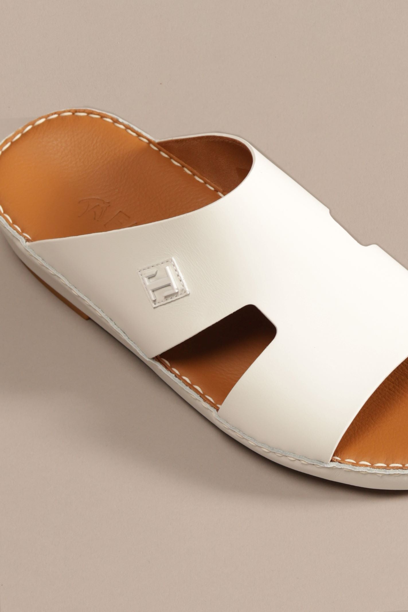 F 3259 Matt FF White - Fares