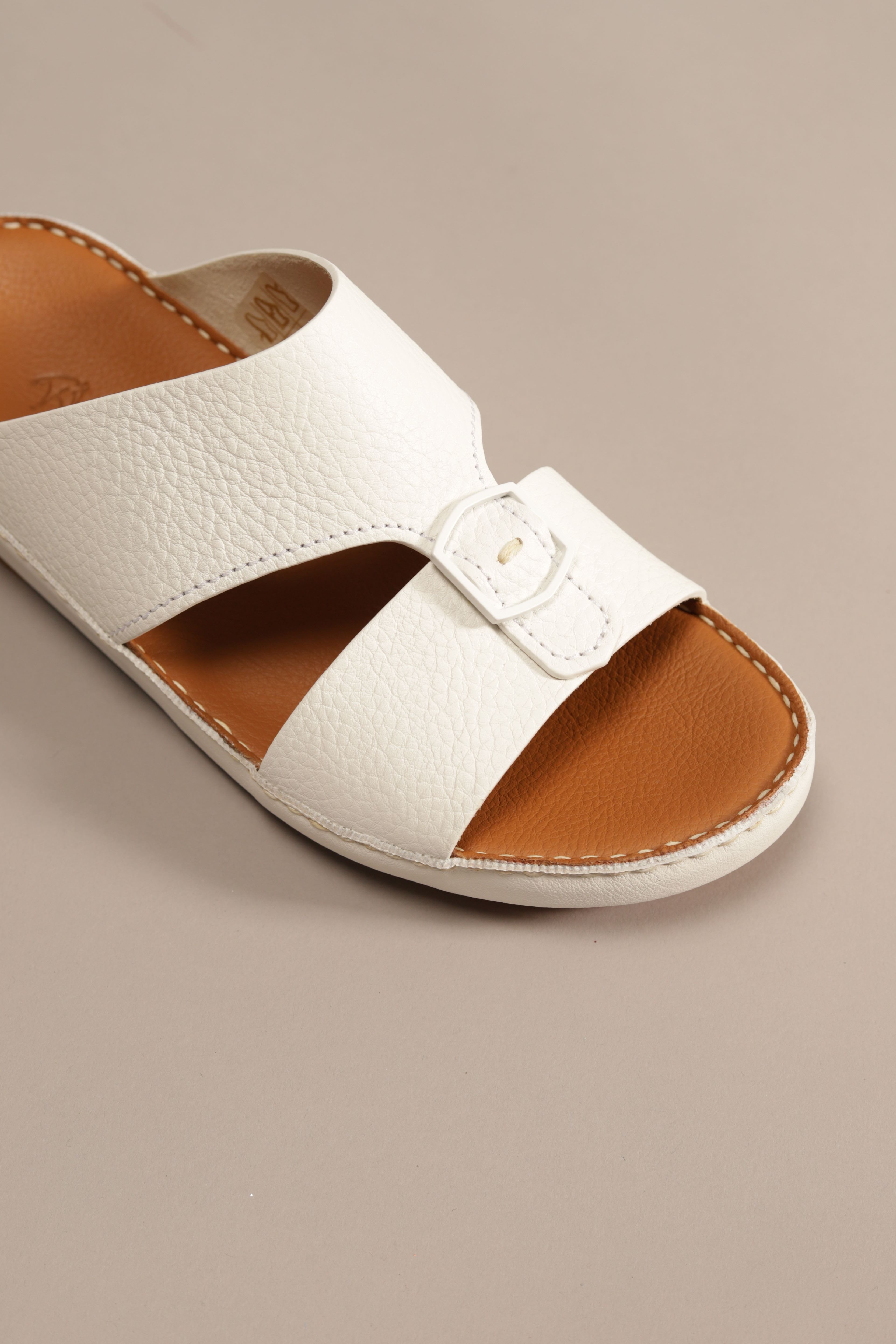 F 3263 Trotter White - Fares