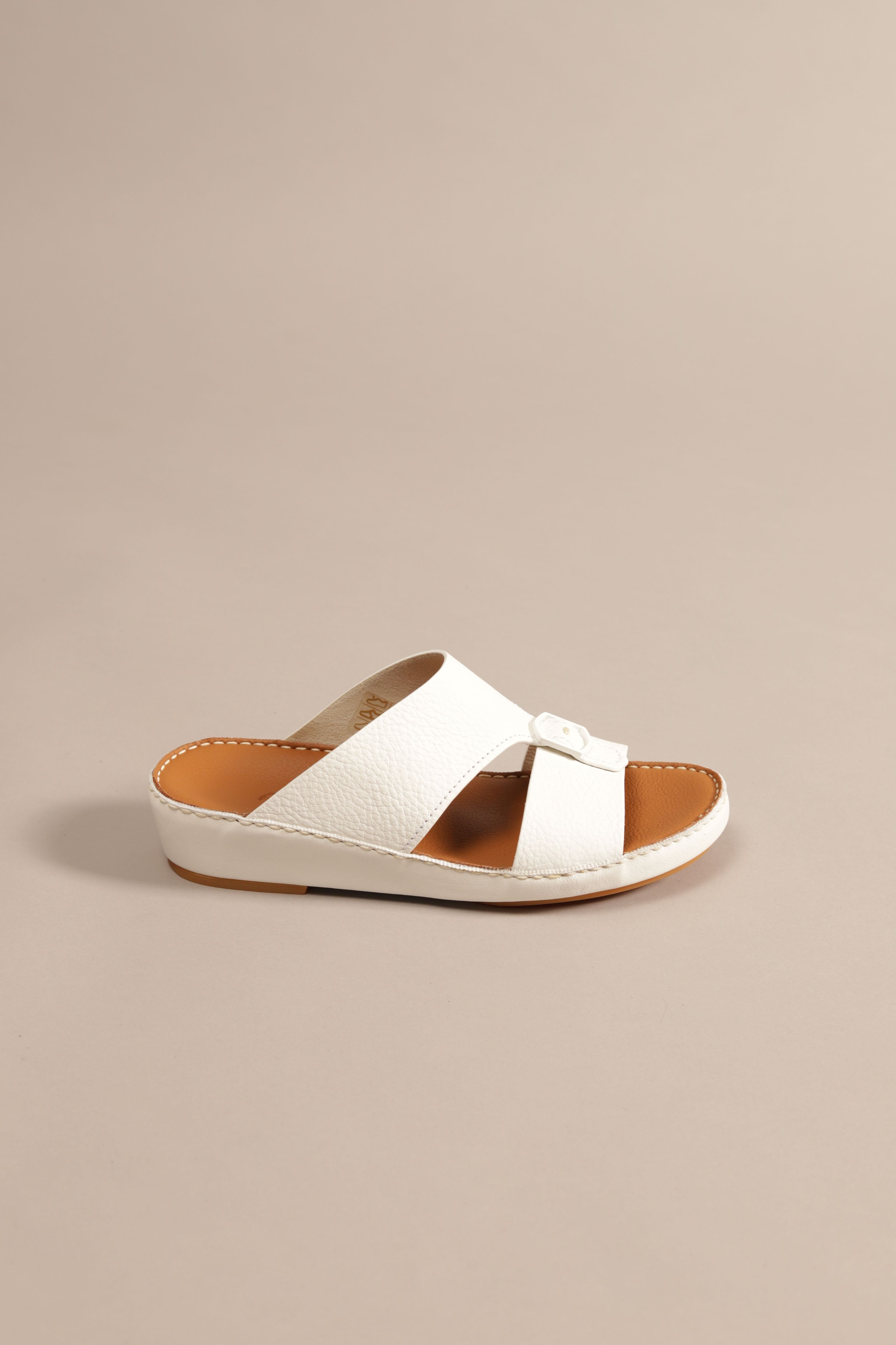F 3263 Trotter White - Fares