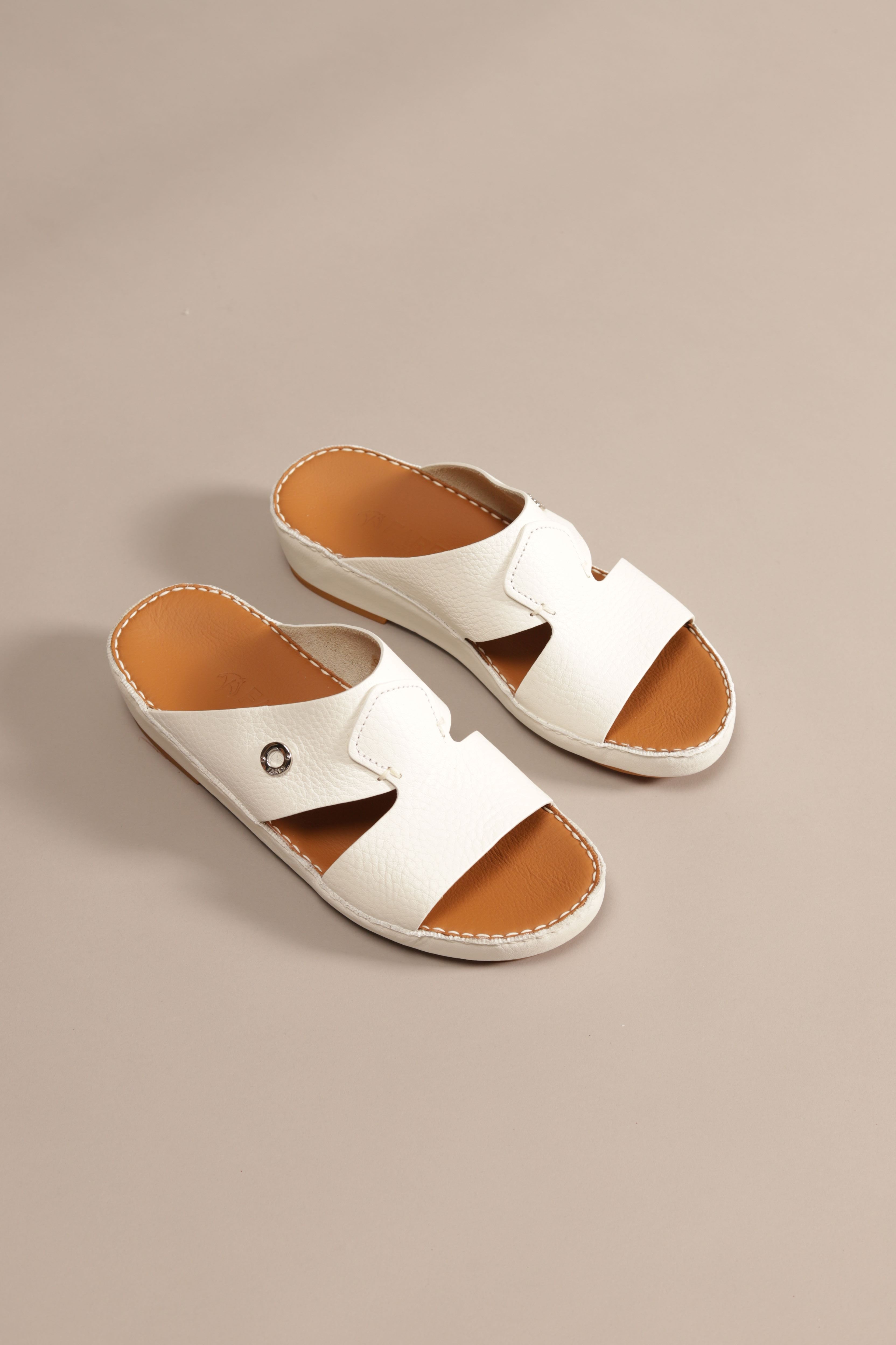 F 3190 Trotter White - Fares