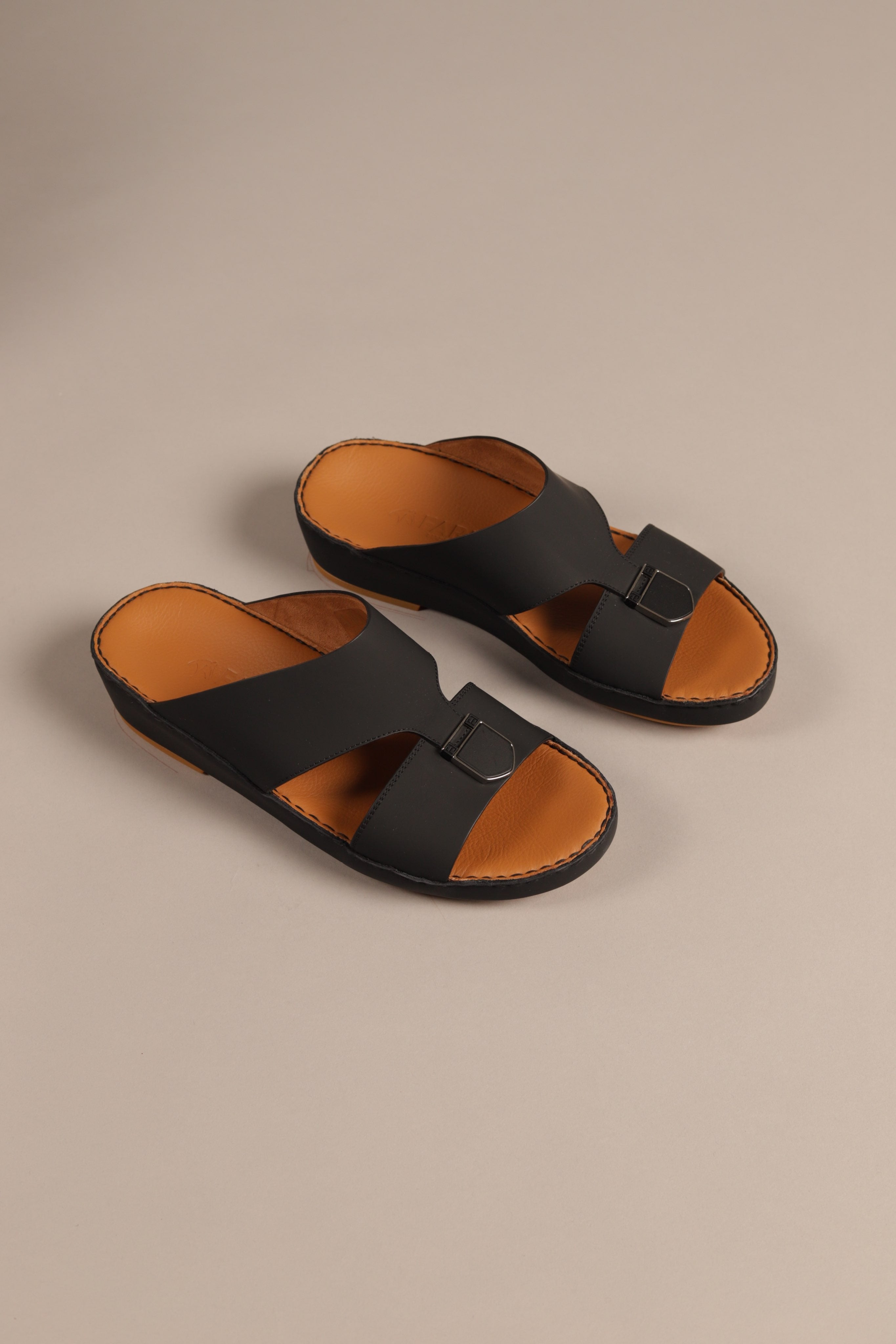 F 3268 Matt Black - Fares