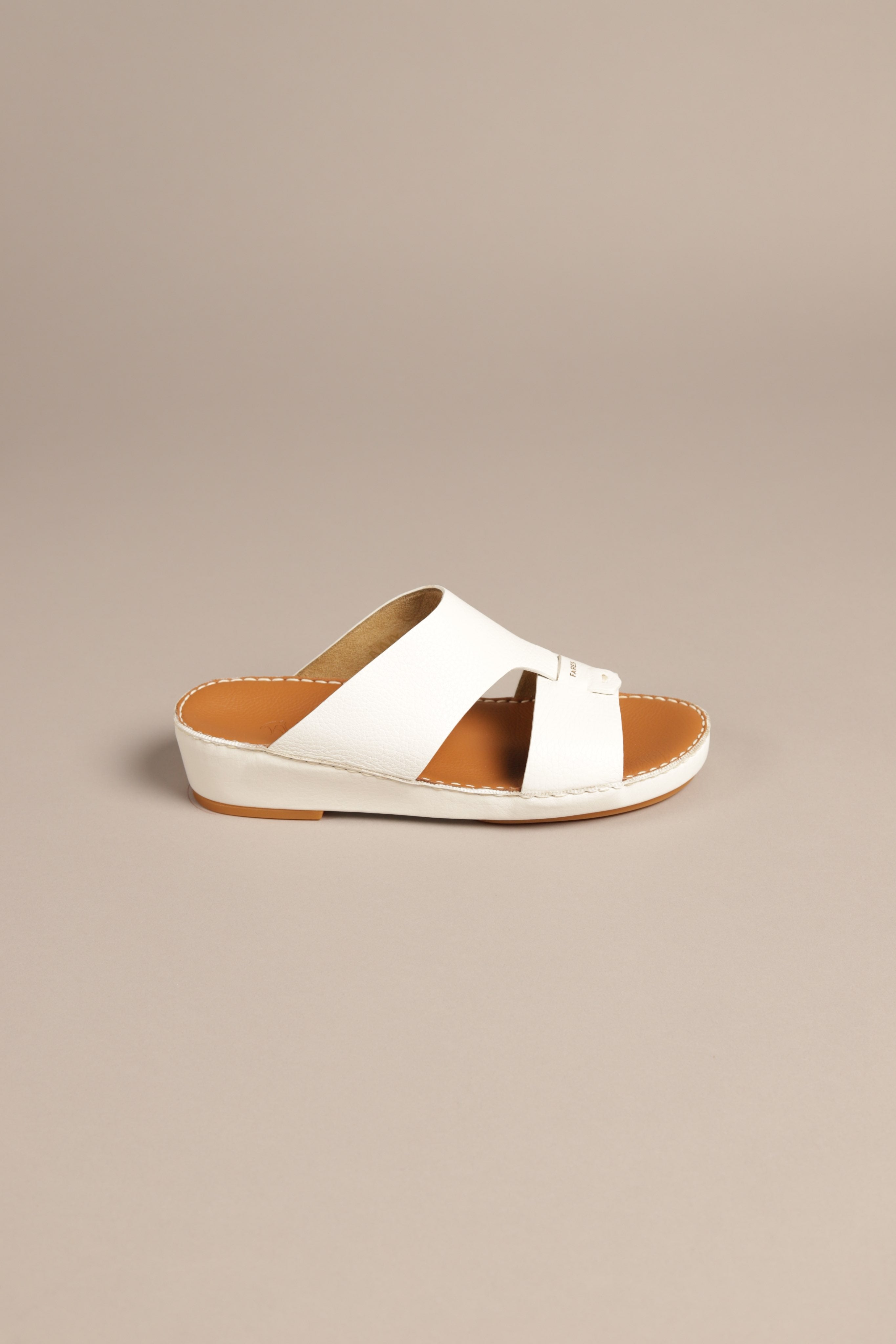 F 3275 Trotter White - Fares