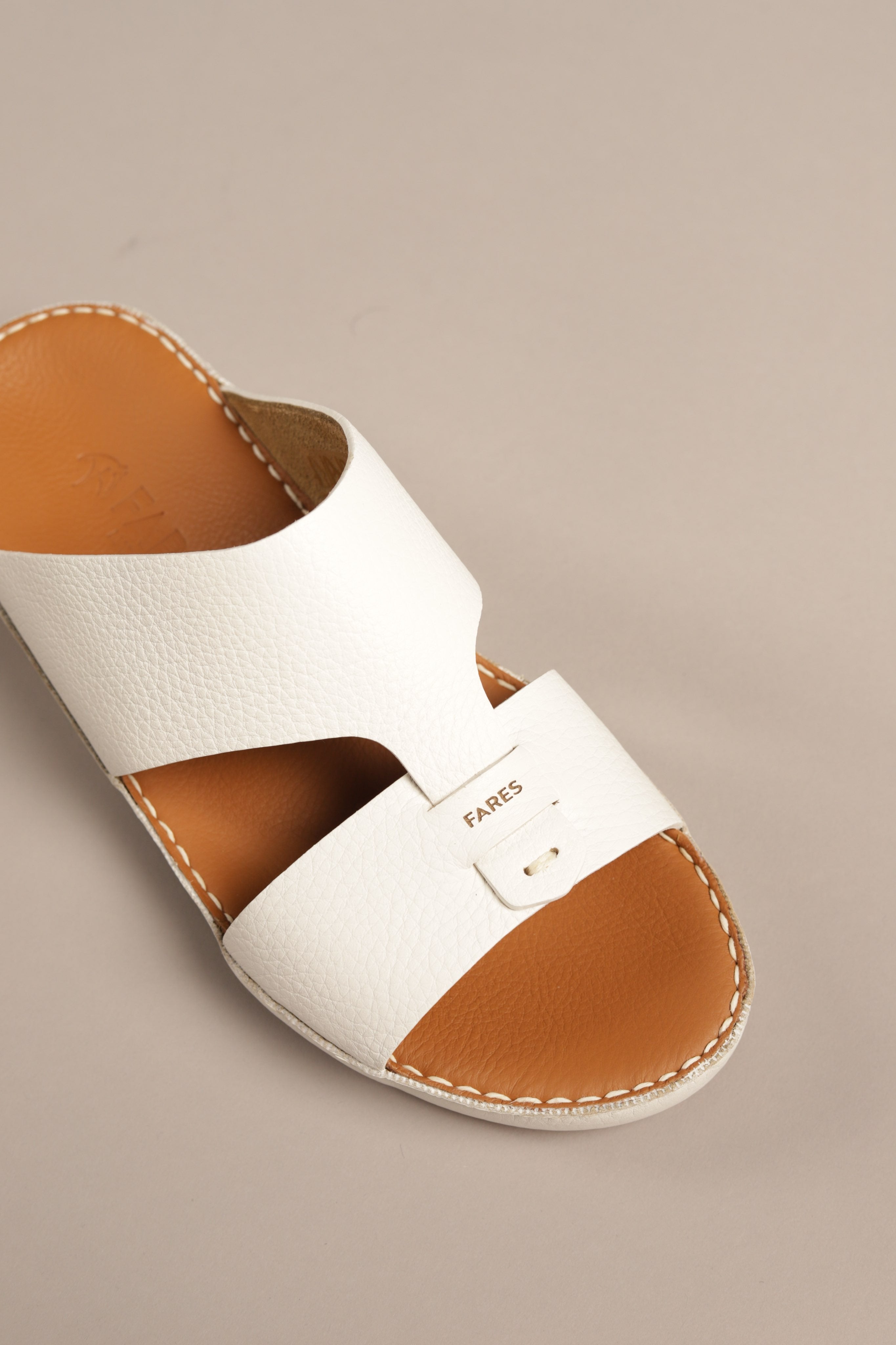 F 3275 Trotter White - Fares