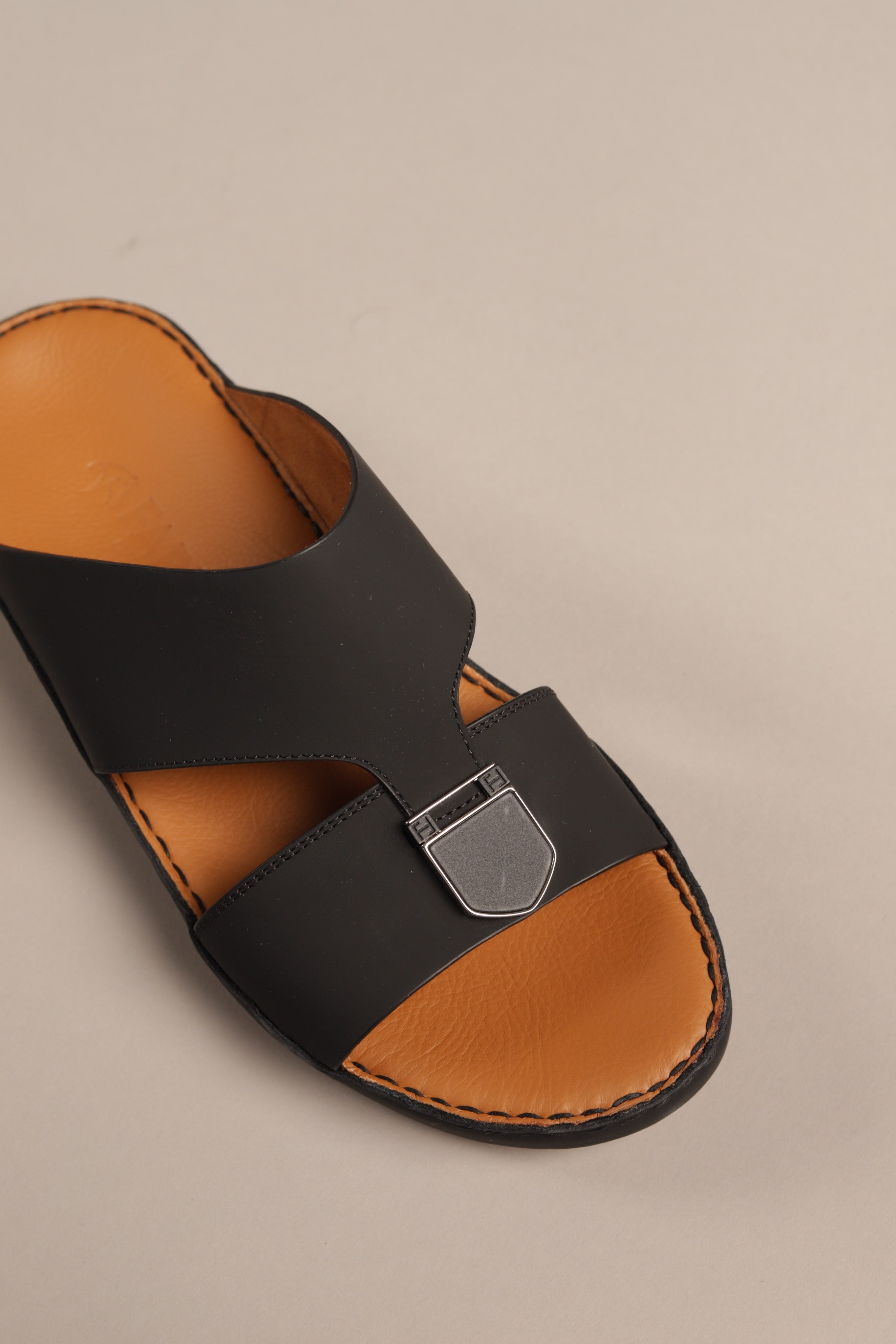 F 3268 Matt Black - Fares